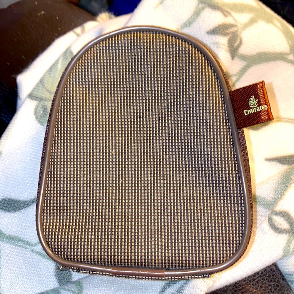 Emirates Zip Around Travel Pouch Amenity Audio Case